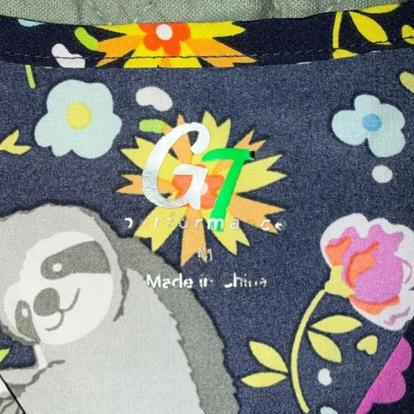 Medium Scrub Tops - Bundle of 7 - Picture 10 of 11